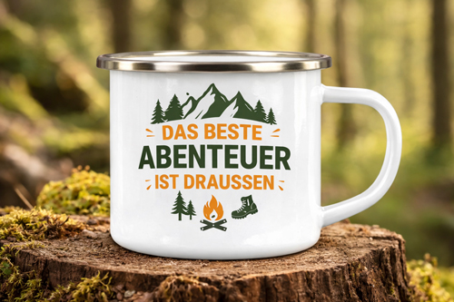 Weiße Emailletasse mit farbigem Rand, bedruckt mit einem Logo